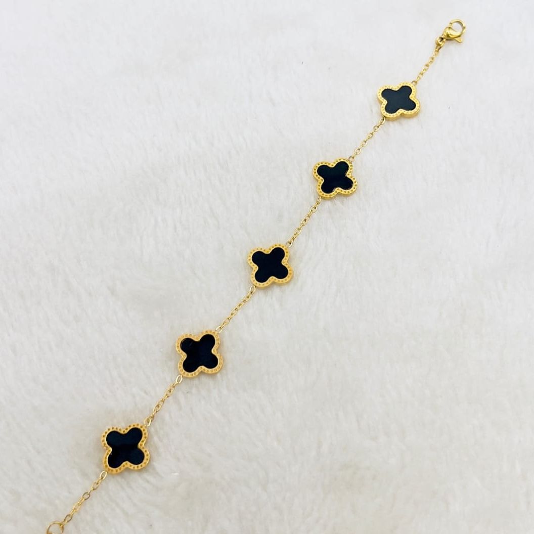 Van Cleef Clover Shaped Necklace with matching stud earrings and bracelet - A Symbol of Luck and Elegance